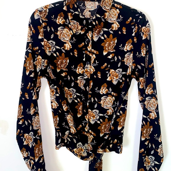 FASHION UNION •Tall• Knot Front
Blouse• In Winter Floral - Picture 4 of 10